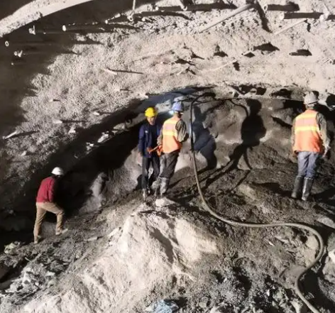 中方拱顶带模注浆料的施工流程及注意事项